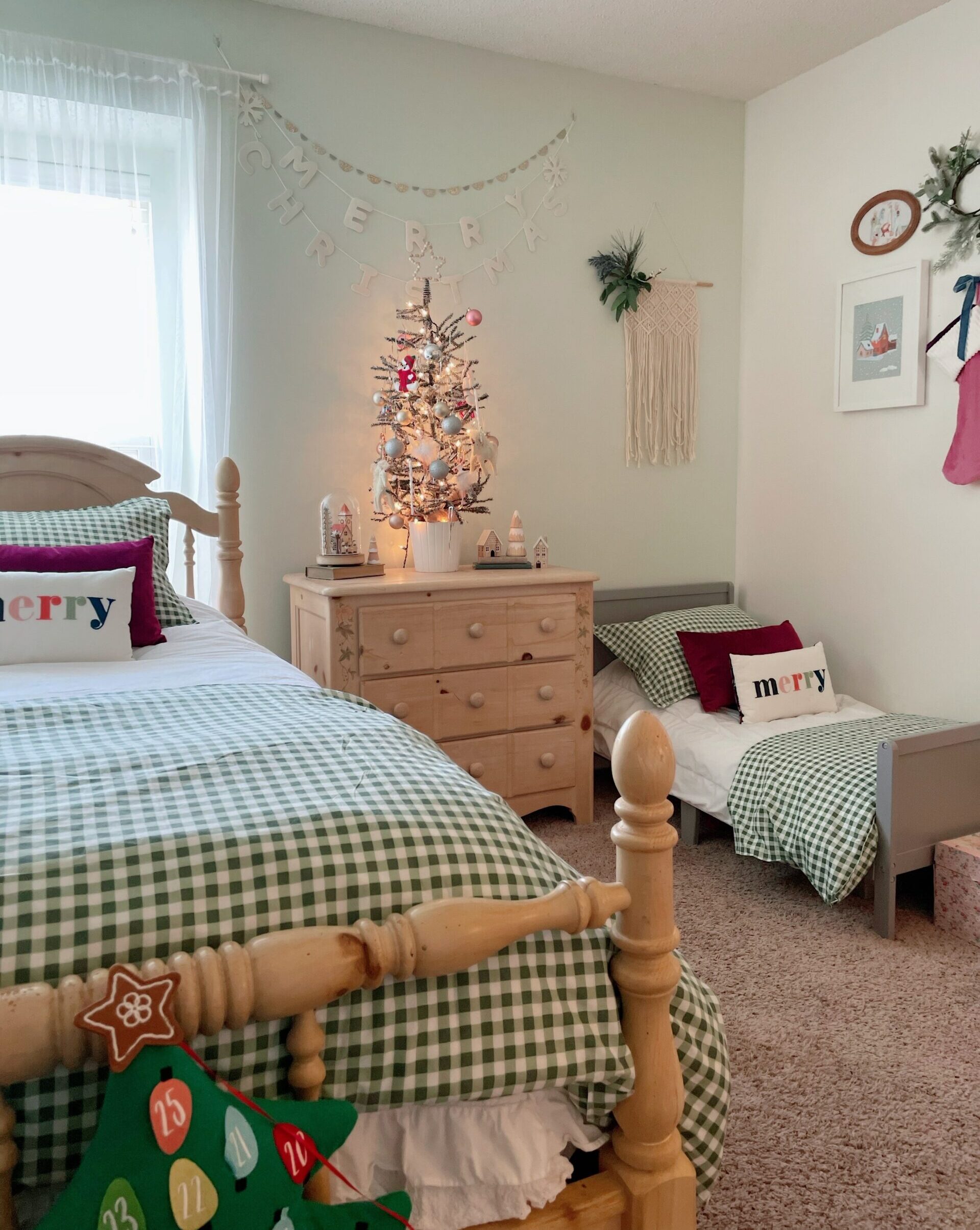 girls Christmas room 3