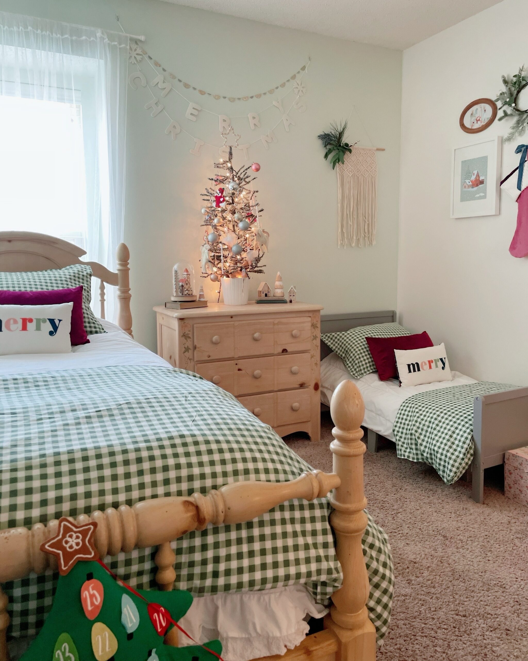 girls Christmas room 7