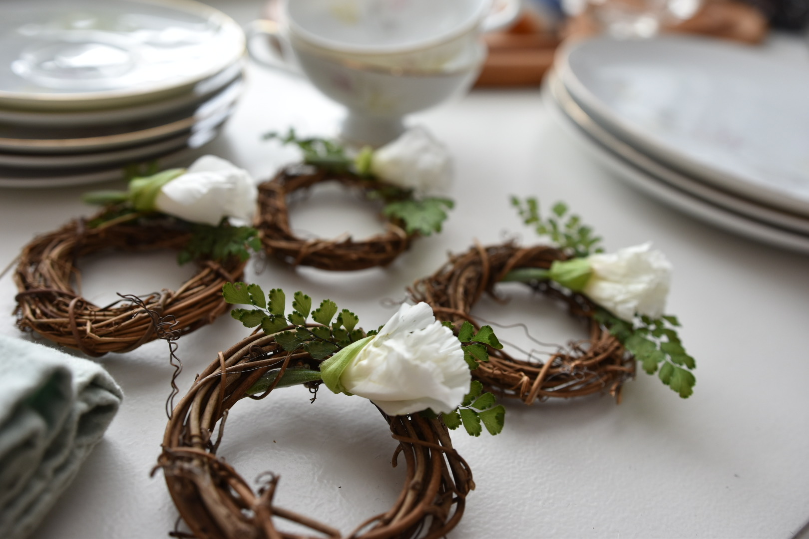 fern and flower place setting