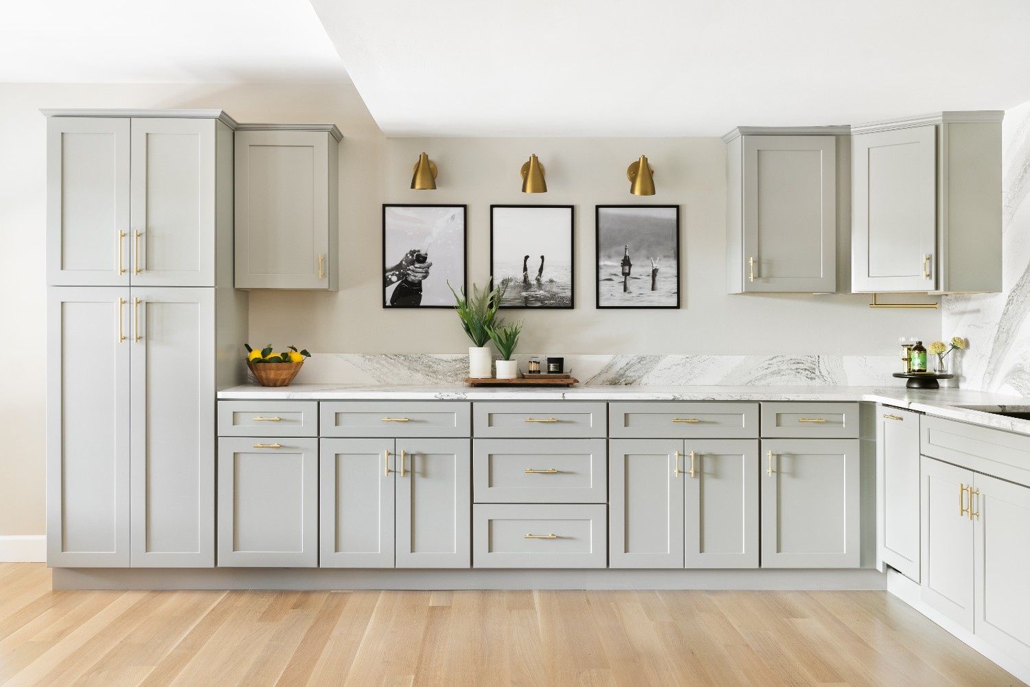 Playful basement Kitchenette Bar