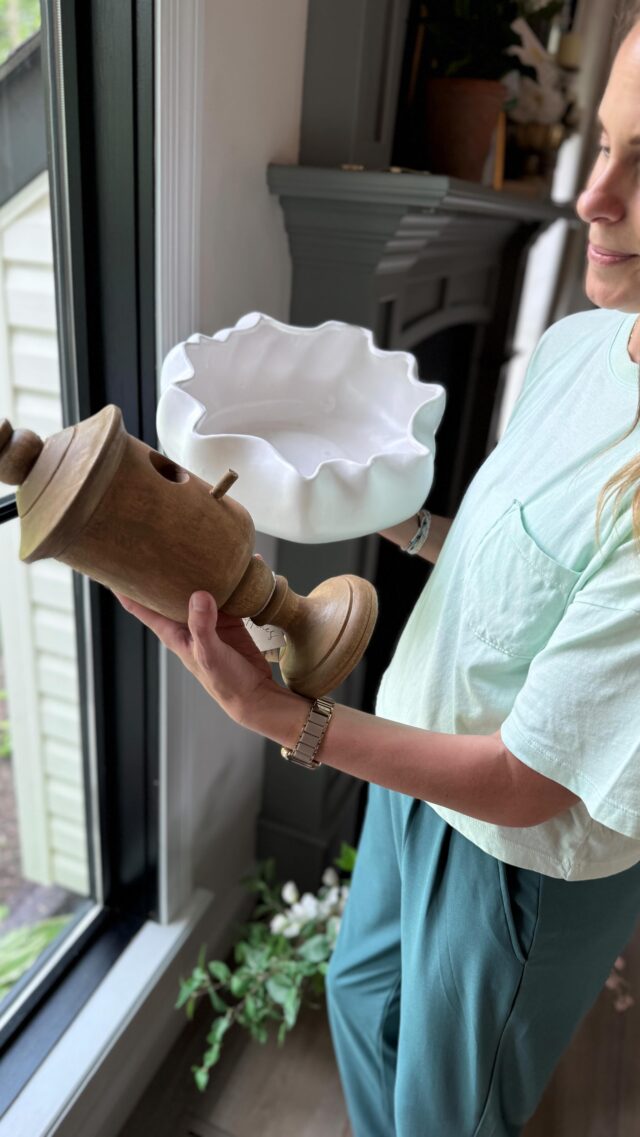 I’m a sucker for a good @homegoods hunt—but I’m picky about what makes it home. 🛒✨
These under-$30 finds passed the test: unique, timeless, and just enough personality to layer into your year-round base.
If you’re thrifting, estate sale hunting, or browsing those HomeGoods shelves… 
👇here’s what I always keep an eye out for:

🔹 Bowls and vessels with sculptural shapes or textured edges

🔹 Quality trays with weight + patina or rich woven textures

🔹 Lanterns that feel Pottery Barn or West Elm–inspired

🔹 Brass or wood accents with a worn-in look (even if faux!)

🔹 Unexpected vintage-style pieces with charm and character

🔹 Pairs of candlesticks (always snag 2 or 3!)

🔹 Lamps in unique shapes or with statement shades

💡 Save this post if you’re heading to HomeGoods soon—or just need a reminder that beauty doesn’t have to break the bank.

#EverySeasonLiving #HomeGoodsHaul #CollectedNotCluttered #ClassicAndCozy #TimelessHomeStyle #BudgetFriendlyDecor #AffordableStyleFinds